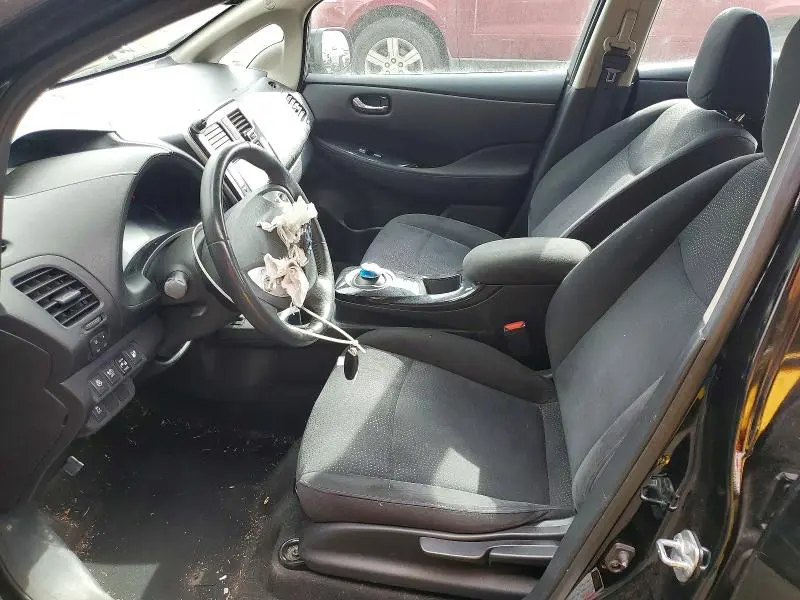 2015 NISSAN LEAF SV  