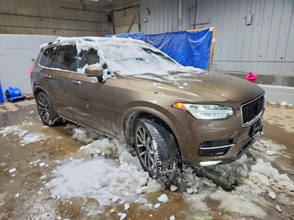 2017 VOLVO XC90 T6  