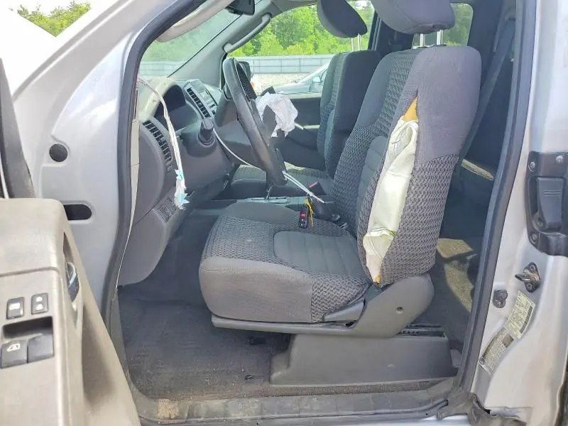 2011 NISSAN FRONTIER SV V6  