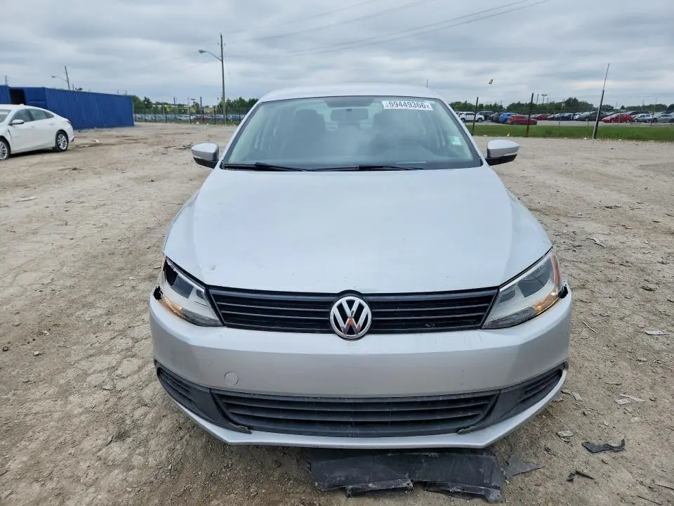 2012 VOLKSWAGEN JETTA SE  