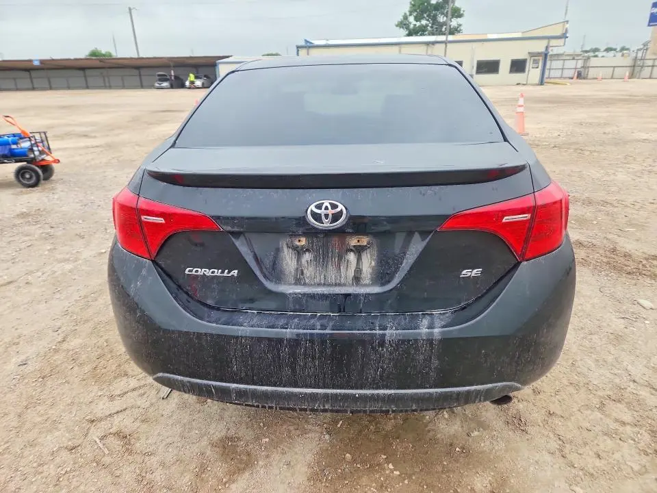 2018 TOYOTA COROLLA SE  