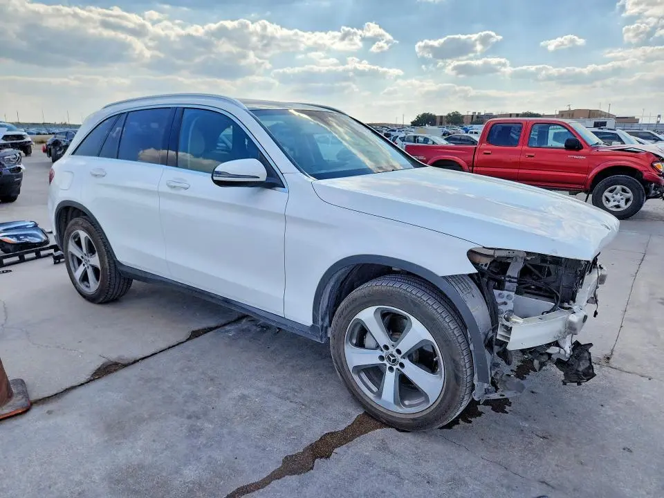 2019 MERCEDES-BENZ GLC 300  