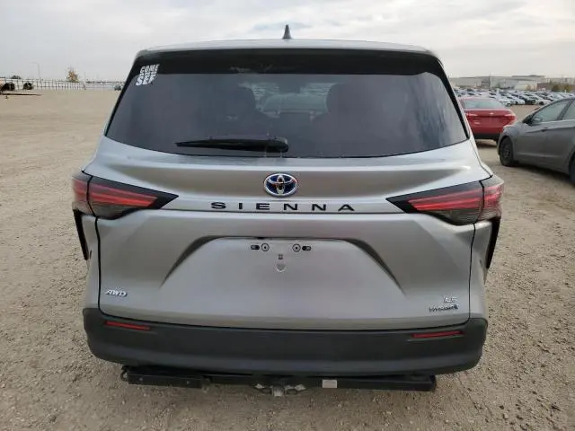 2021 TOYOTA SIENNA LE  