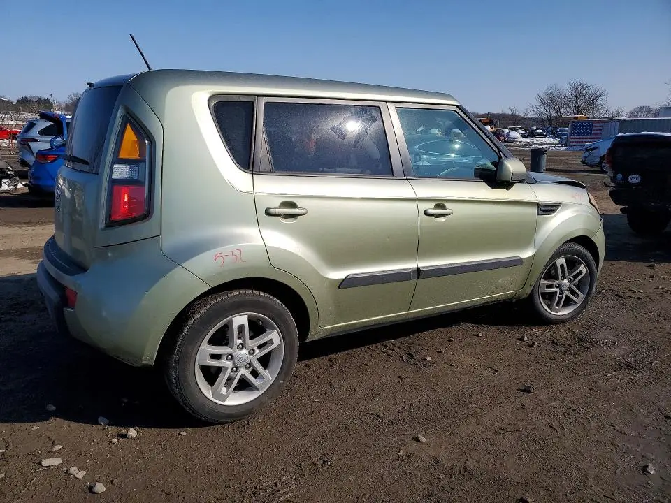 2011 KIA SOUL +  