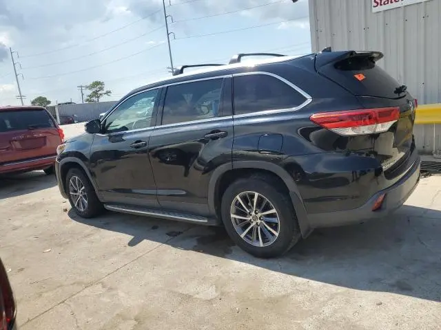 2019 TOYOTA HIGHLANDER SE  