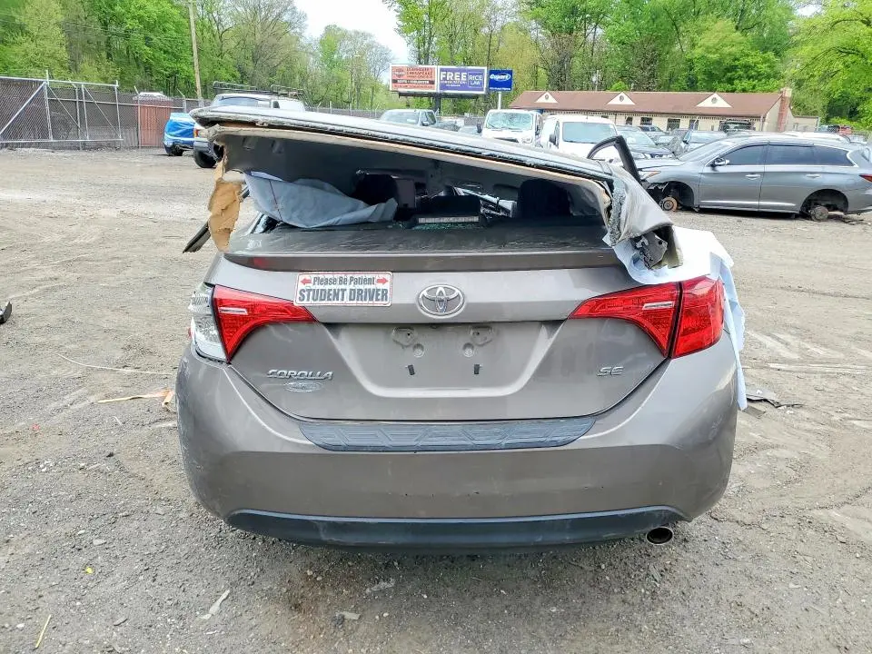 2019 TOYOTA COROLLA SE  