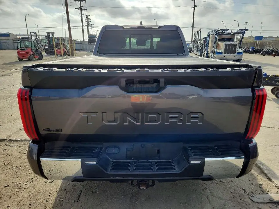 2023 TOYOTA TUNDRA SR5  