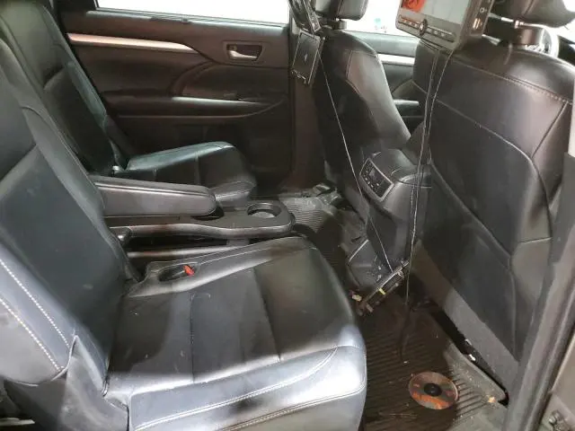 2018 TOYOTA HIGHLANDER SE  