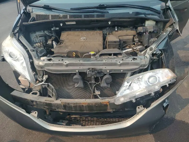 2013 TOYOTA SIENNA XLE 8-PASSENGER  