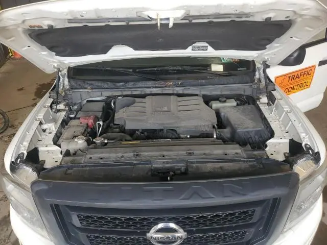 2024 NISSAN TITAN SV  