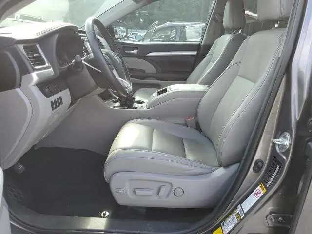 2019 TOYOTA HIGHLANDER SE  