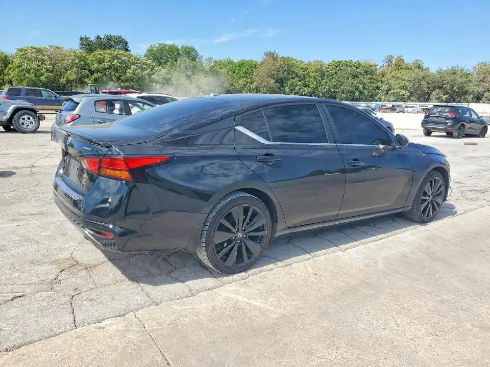 2022 NISSAN ALTIMA SR  