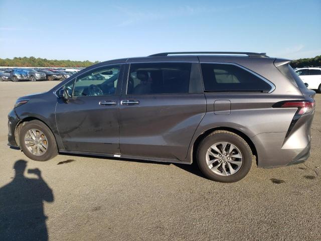 2022 TOYOTA SIENNA XLE