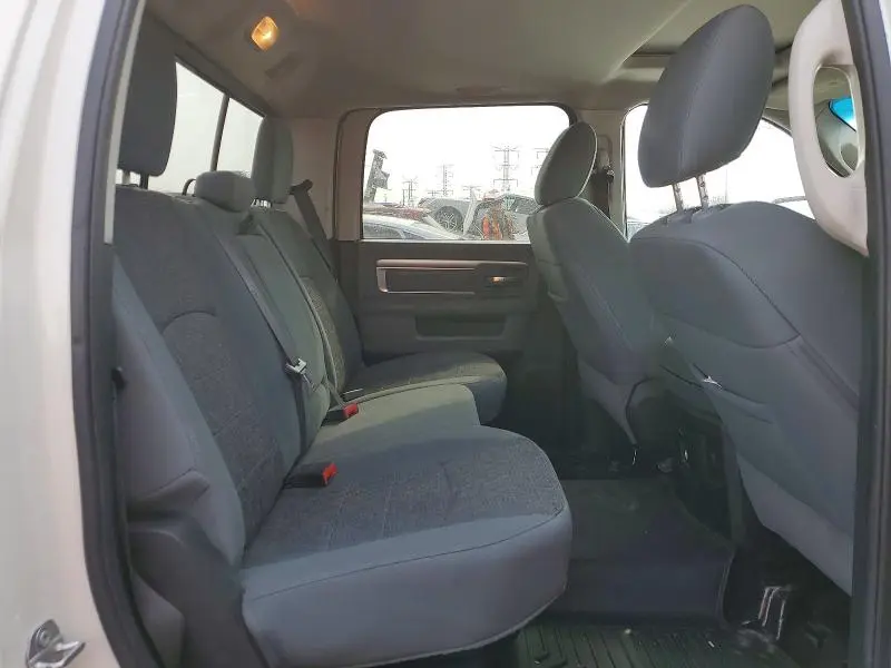 2016 RAM 1500 SLT  