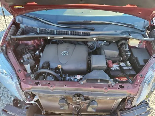 2017 TOYOTA SIENNA XLE  