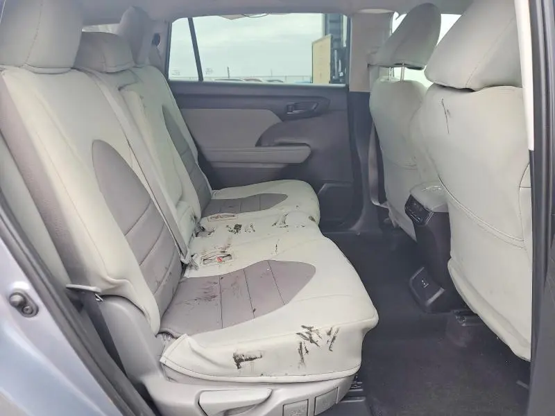 2024 TOYOTA HIGHLANDER LE  