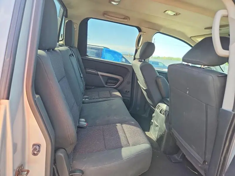 2015 NISSAN TITAN SV  