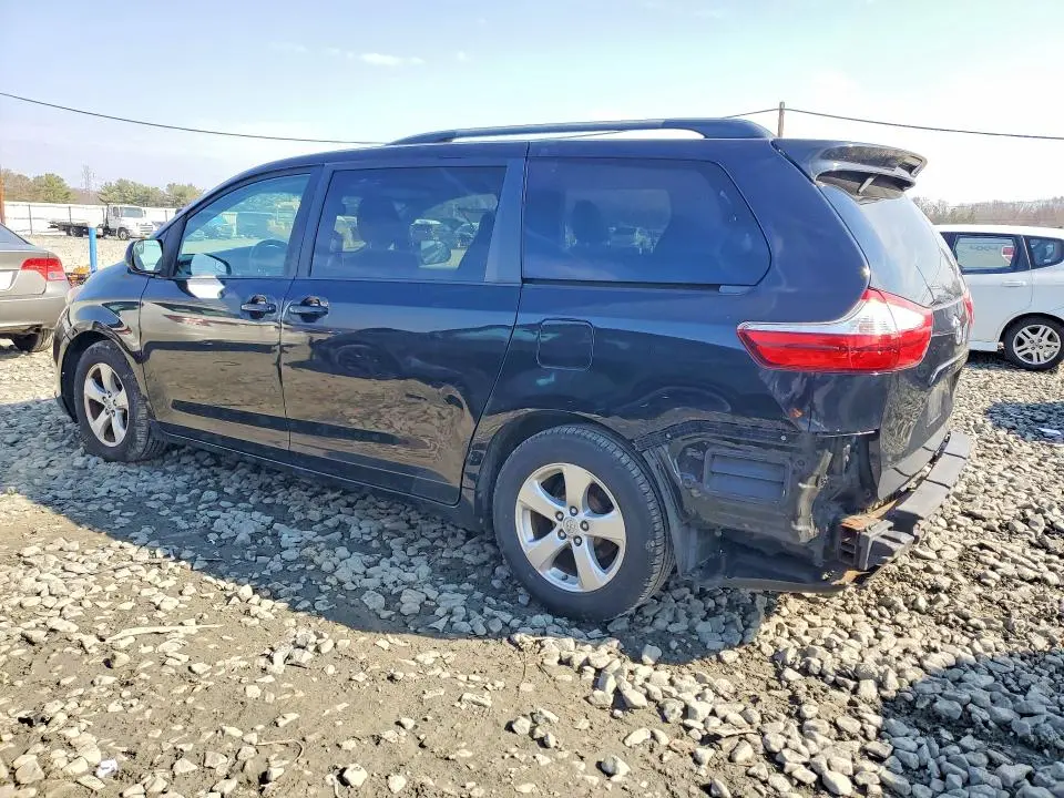 2015 TOYOTA SIENNA LE 8-PASSENGER  