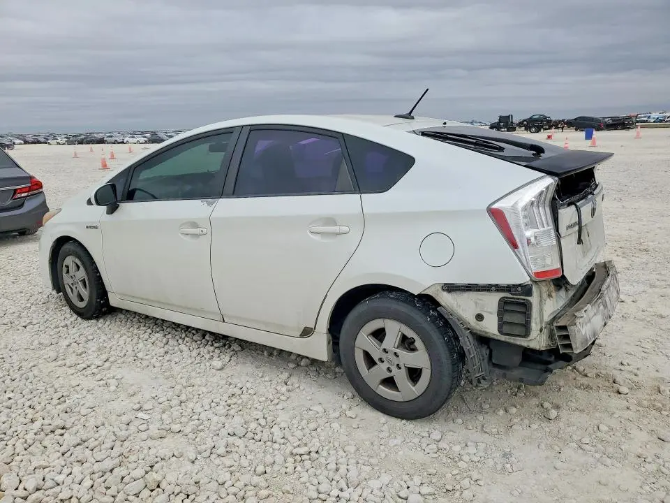 2010 TOYOTA PRIUS III  