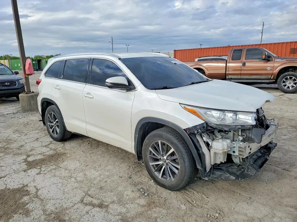 2017 TOYOTA HIGHLANDER XLE  