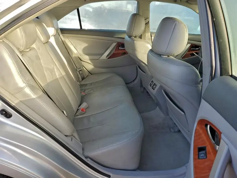 2011 TOYOTA CAMRY SE  