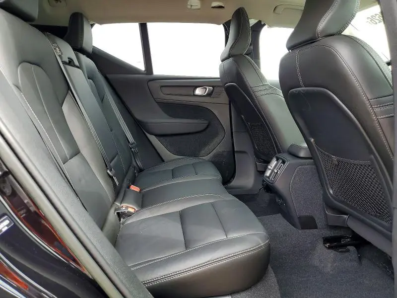 2023 VOLVO XC40 PLUS  
