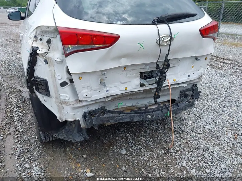 2017 HYUNDAI TUCSON SE