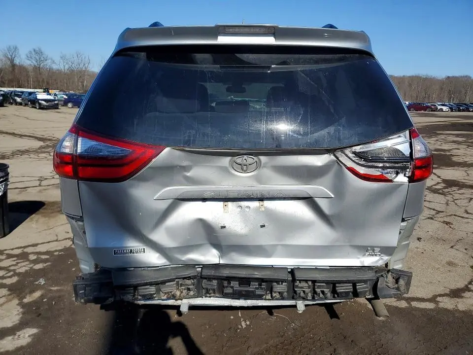 2020 TOYOTA SIENNA LE  