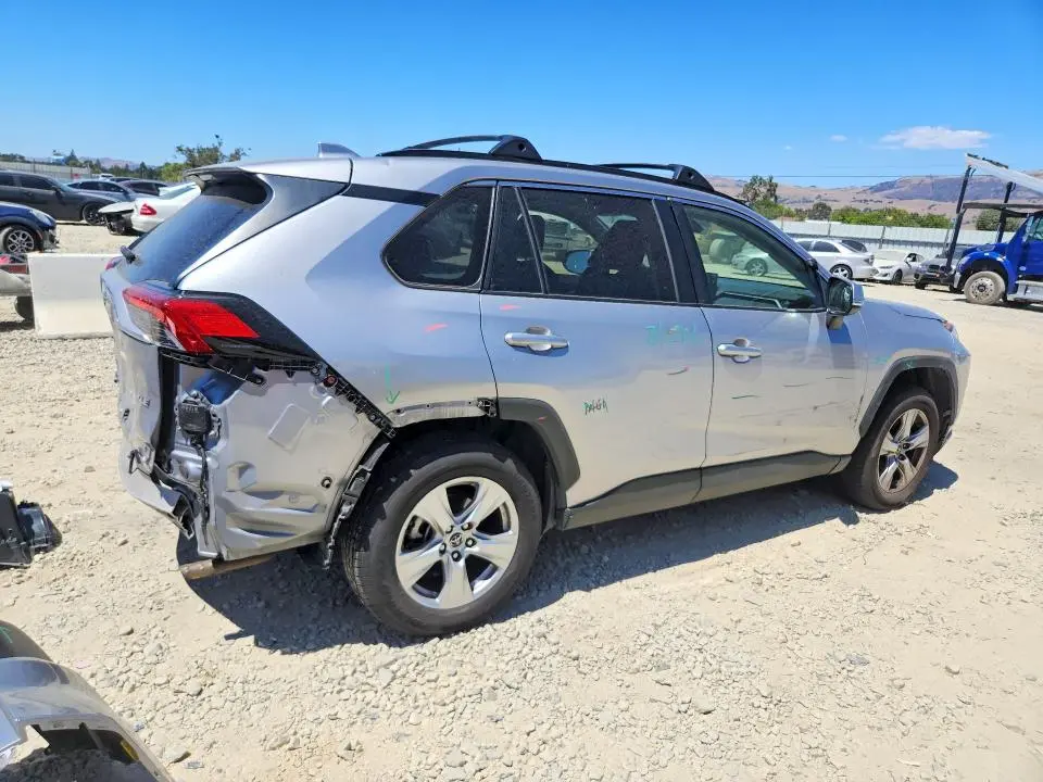 2019 TOYOTA RAV4 XLE  