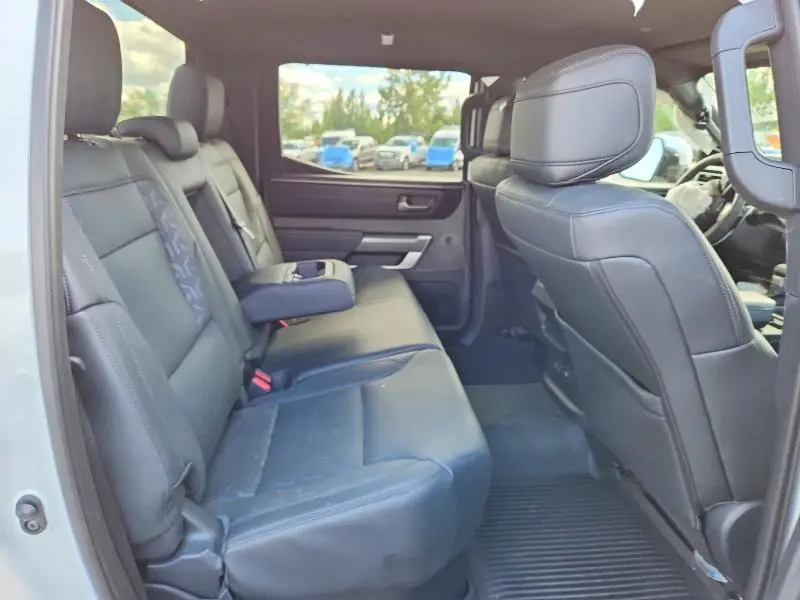 2025 TOYOTA TUNDRA CREWMAX SR5  