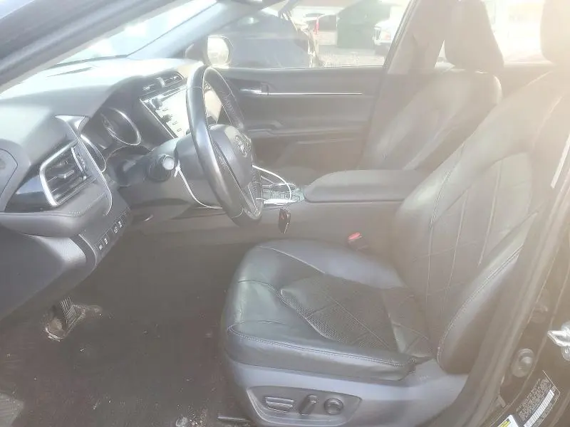 2019 TOYOTA CAMRY XLE  