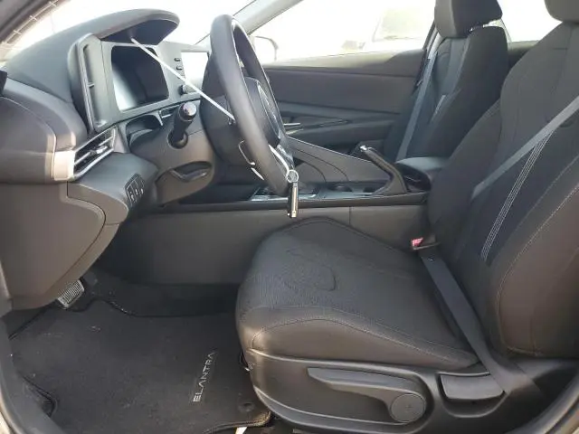 2025 HYUNDAI ELANTRA SE  