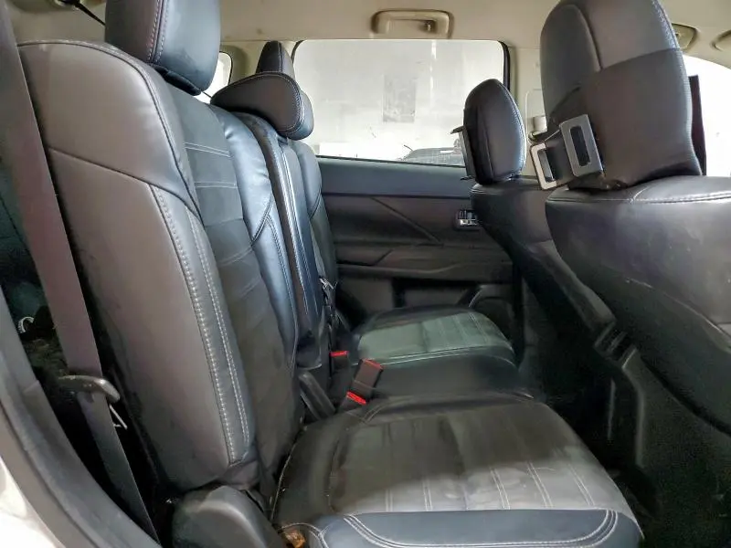 2020 MITSUBISHI OUTLANDER SE  