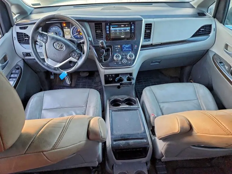 2015 TOYOTA SIENNA XLE  