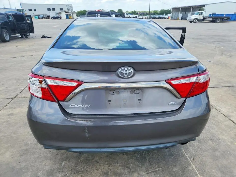 2017 TOYOTA CAMRY SE  