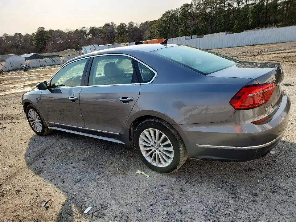 2016 VOLKSWAGEN PASSAT SE  