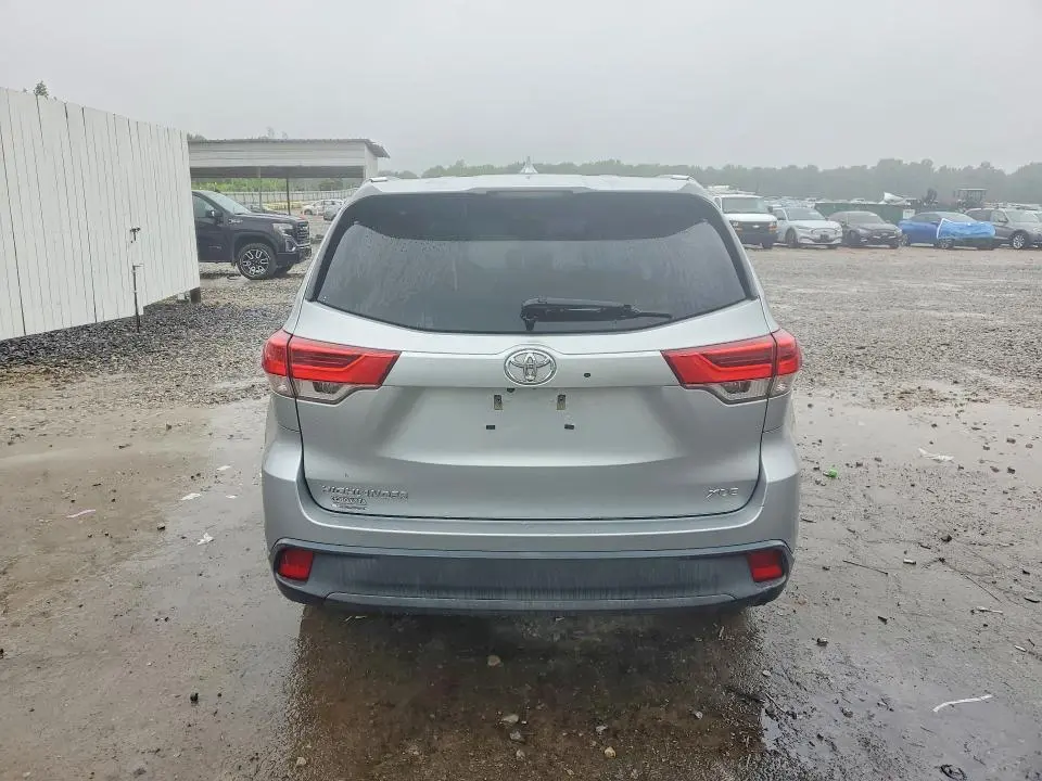 2019 TOYOTA HIGHLANDER XLE  