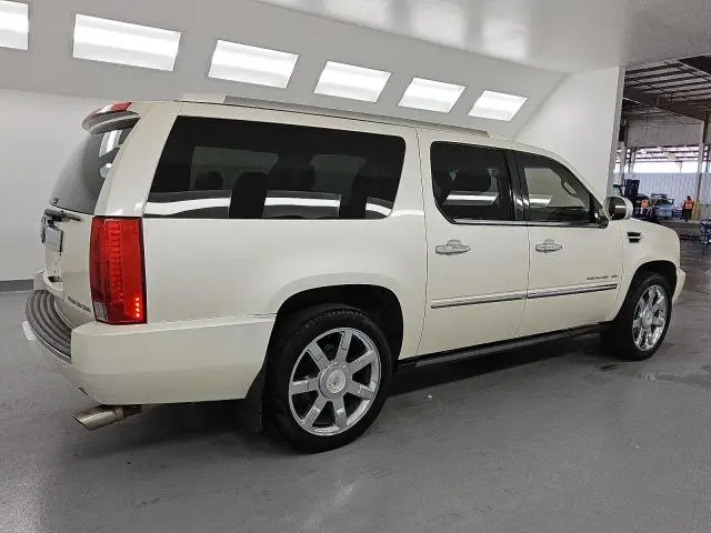2011 CADILLAC ESCALADE ESV PREMIUM  