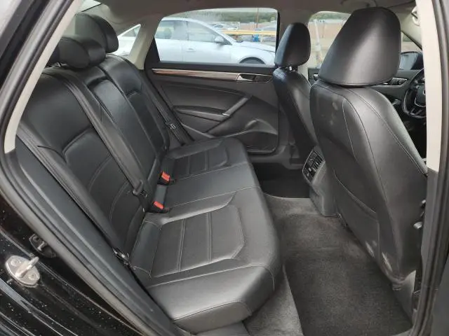 2016 VOLKSWAGEN PASSAT SE  