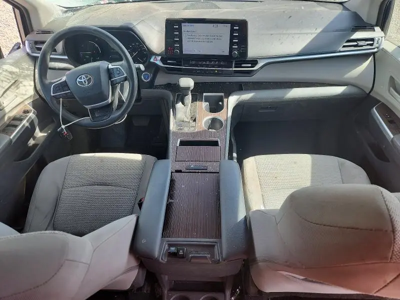 2021 TOYOTA SIENNA LE  