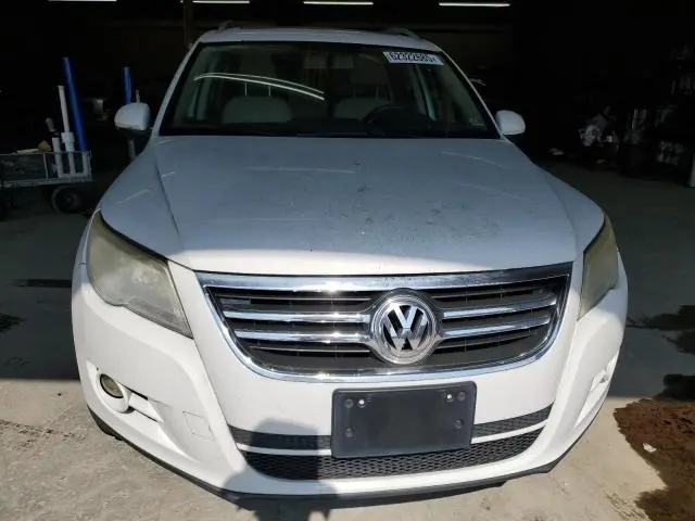 2011 VOLKSWAGEN TIGUAN S  