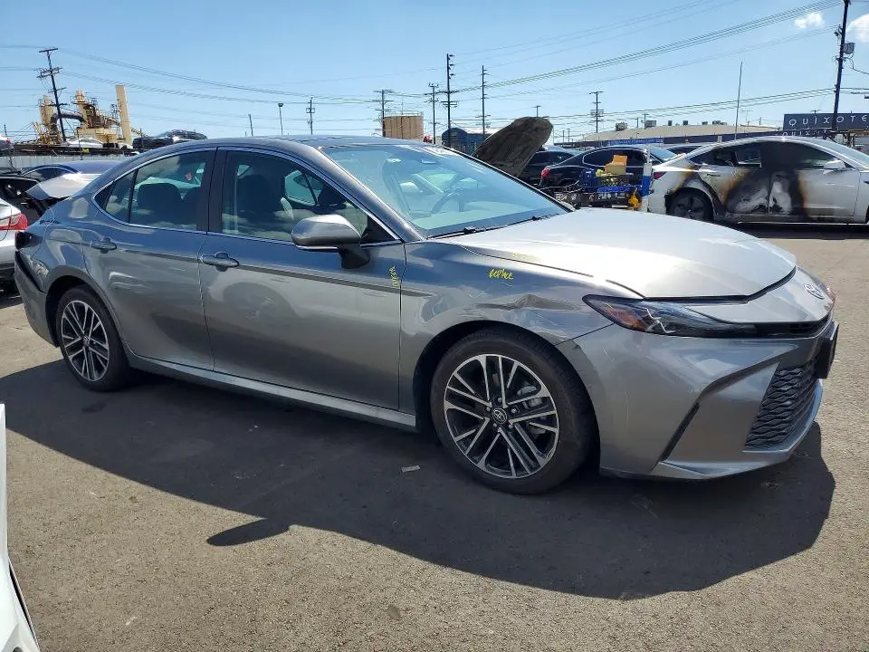 2025 TOYOTA CAMRY XLE  