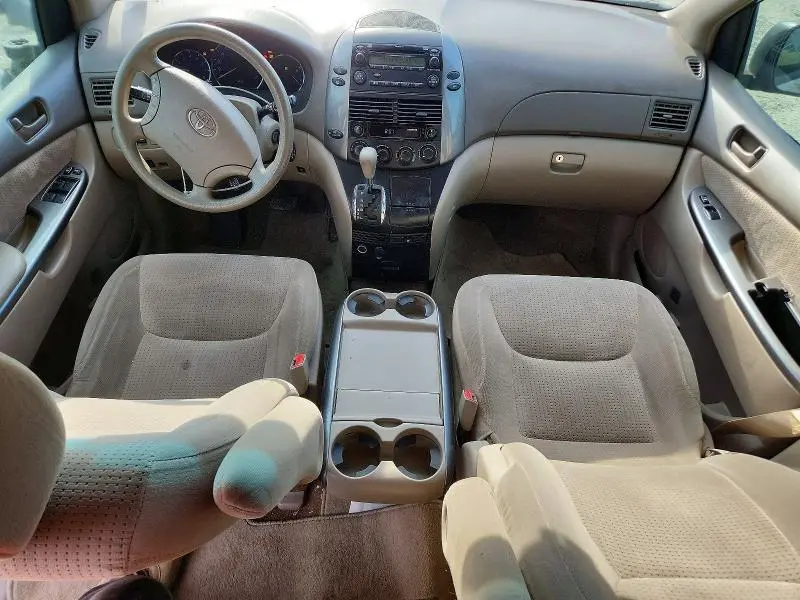 2010 TOYOTA SIENNA LE 8-PASSENGER  