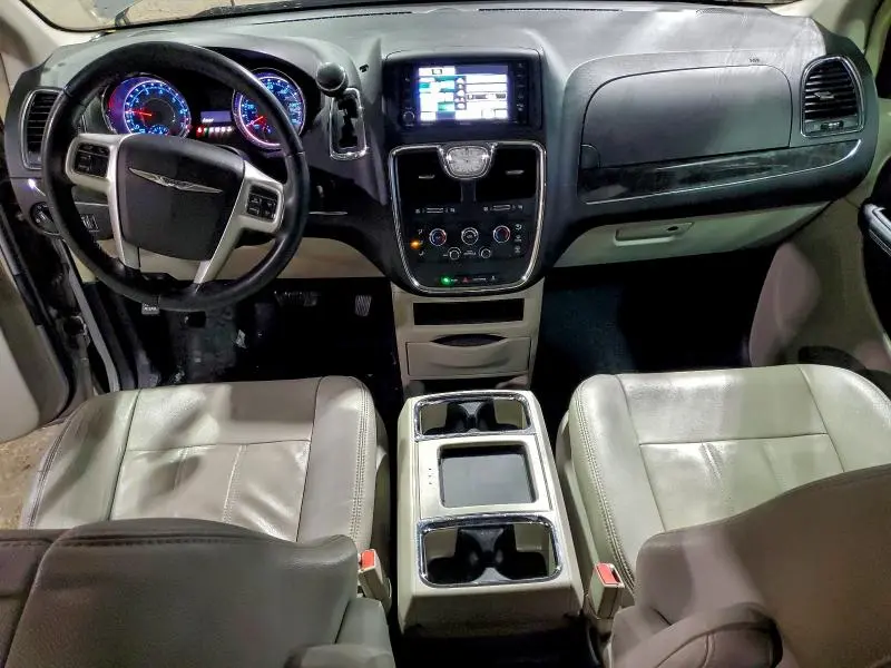 2016 CHRYSLER TOWN & COUNTRY LX  