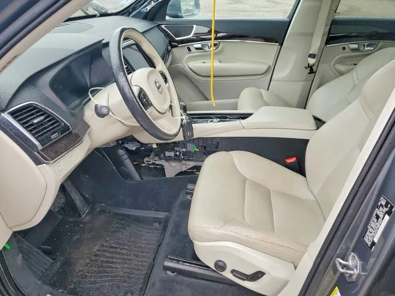 2017 VOLVO XC90 T6  
