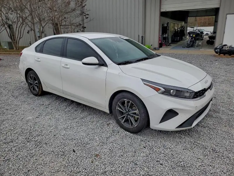 2023 KIA FORTE LX  