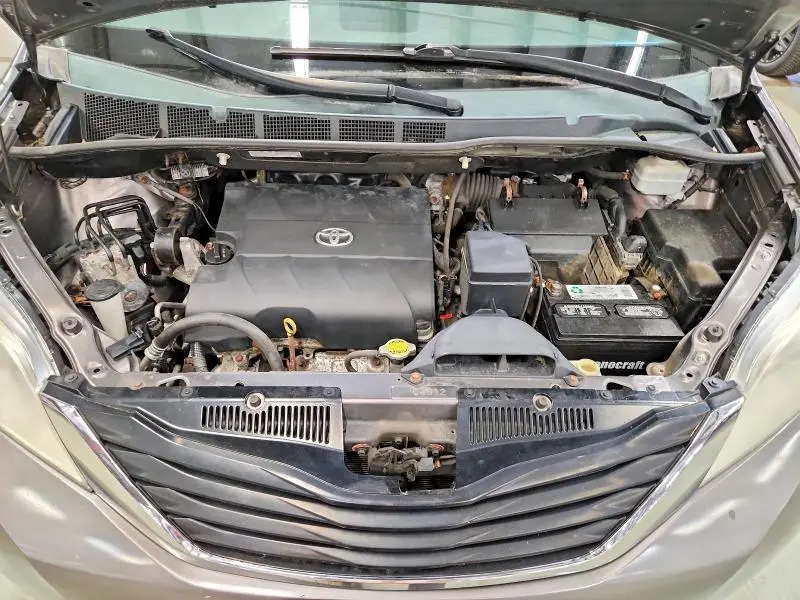 2012 TOYOTA SIENNA LE  