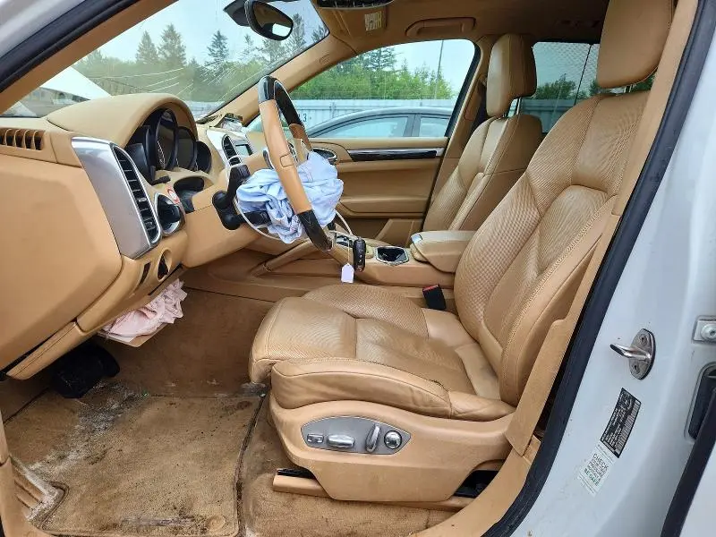 2013 PORSCHE CAYENNE   