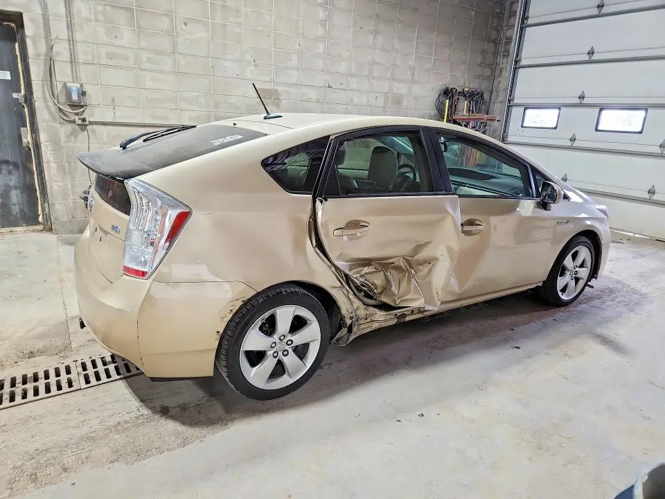 2010 TOYOTA PRIUS V  