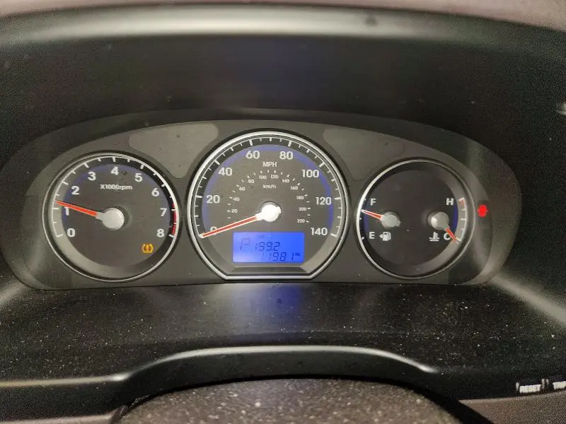 2011 HYUNDAI SANTA FE SE  